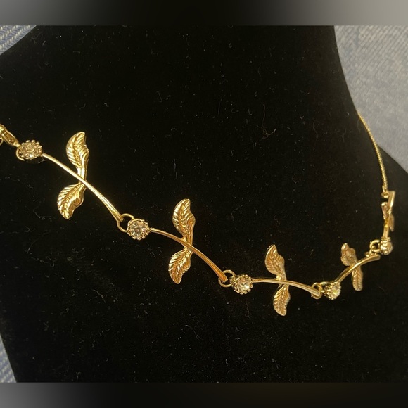 🍀 3/$15 NIP Gold Greek Leaves Hair Accessory - Picture 6 of 6